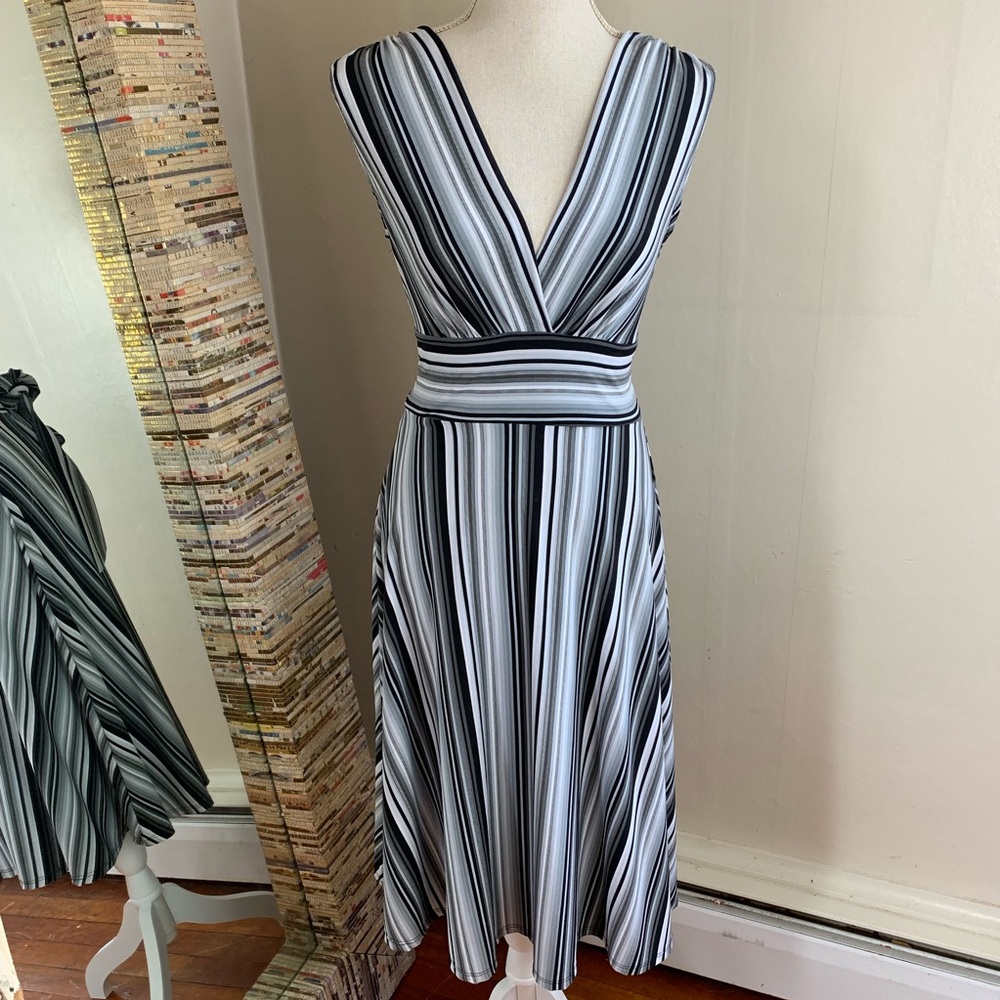 ⭐️Maurice’s faux wrap flatter dress ⭐️💋❤️ size sm